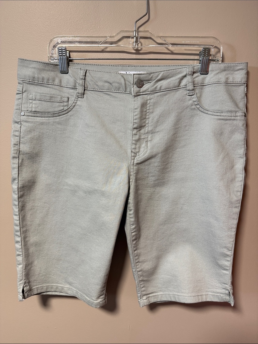 d. jeans Light Gray Stretch Denim Jean Shorts